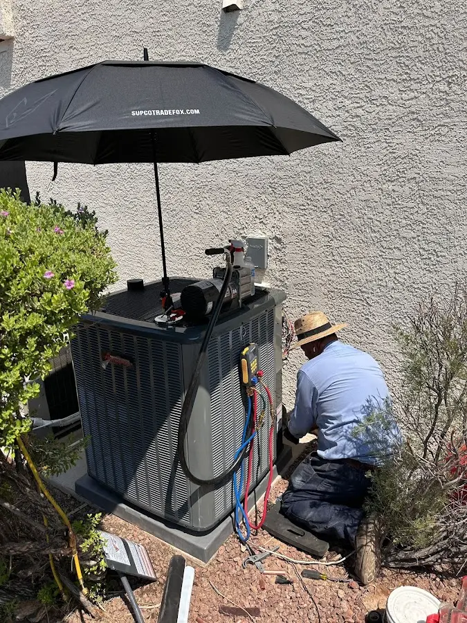 HVAC technician performing outdoor AC maintenance in Berlin